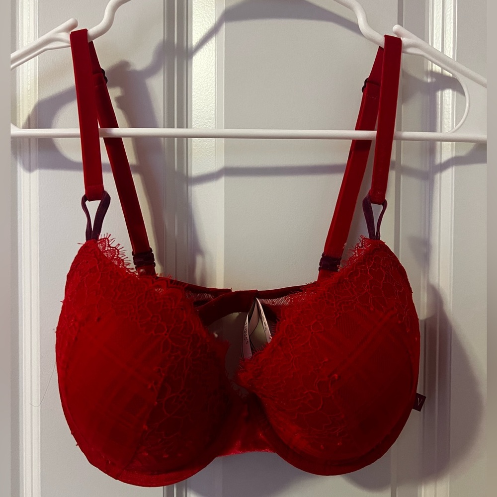Victoria’s Secret Bra in Red Lace Size 32DD
